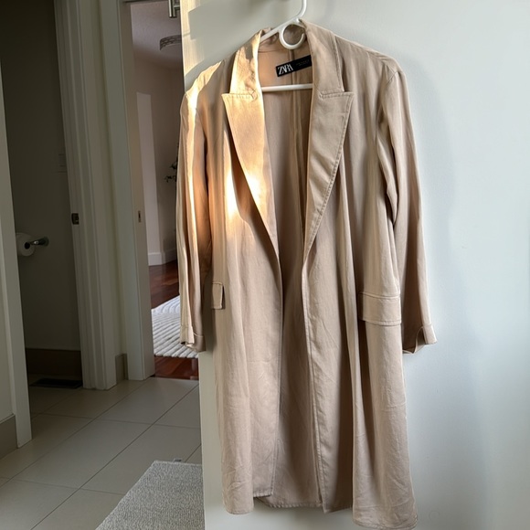 Zara - Flowy Trench Coat - Picture 2 of 4